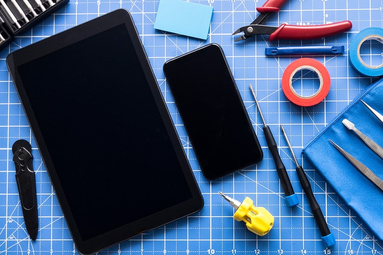 레이저로 스마트폰 액정을 수리하는 기술이 공개됐다