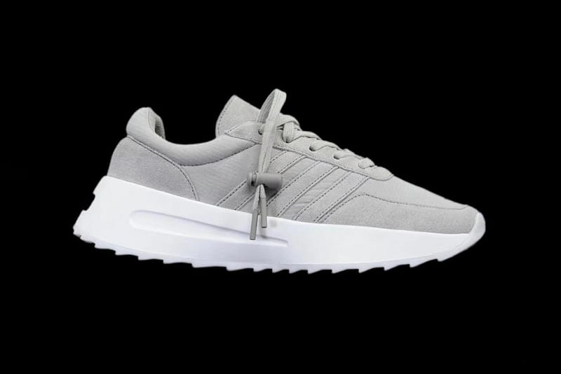 또 다른 피어 오브 갓 x 아디다스 스니커가 공개됐다