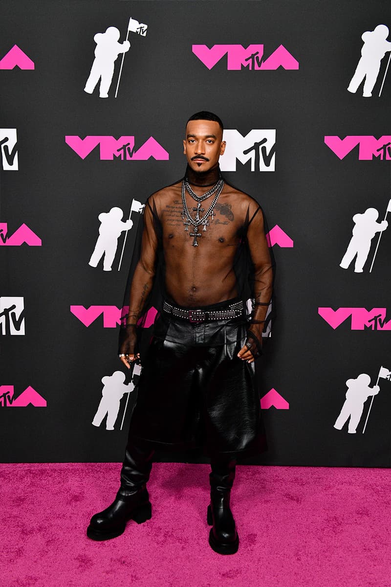 TXT부터 도자 캣까지, 2023 MTV VMA 레드 카펫 스타일 살펴보기