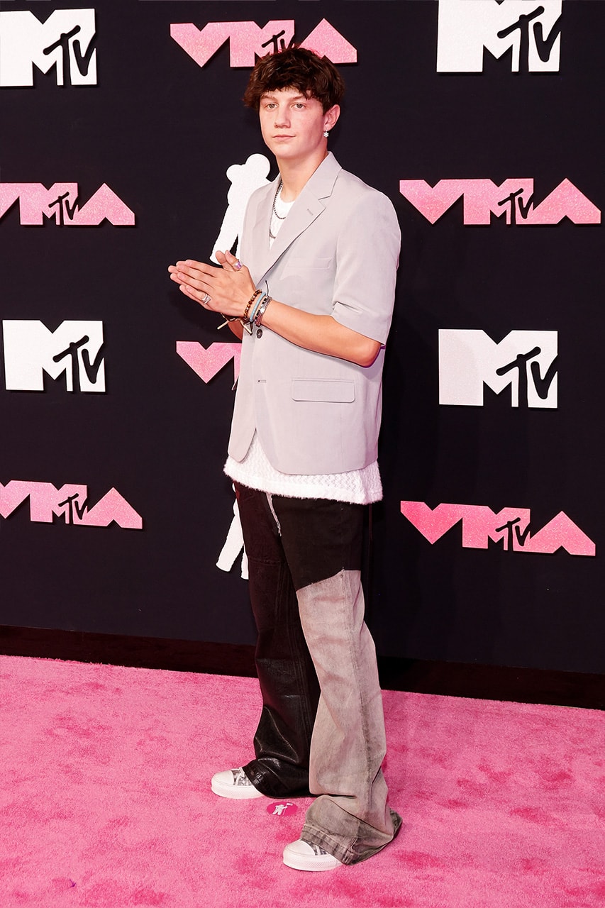 TXT부터 도자 캣까지, 2023 MTV VMA 레드 카펫 스타일 살펴보기