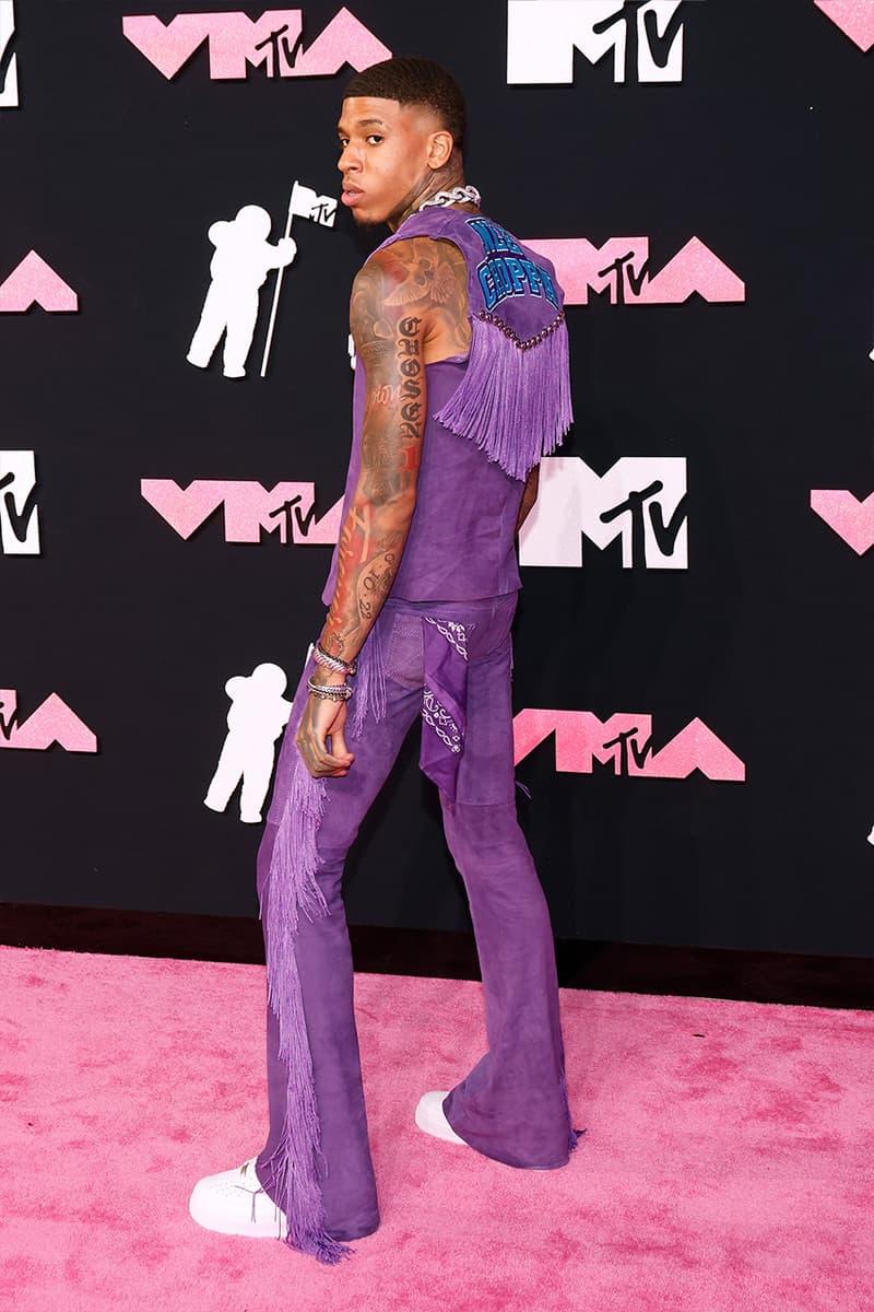 TXT부터 도자 캣까지, 2023 MTV VMA 레드 카펫 스타일 살펴보기