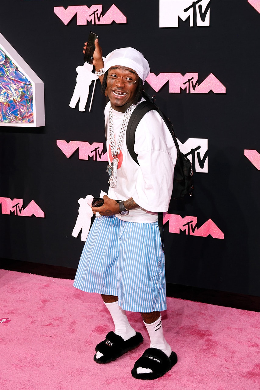 TXT부터 도자 캣까지, 2023 MTV VMA 레드 카펫 스타일 살펴보기