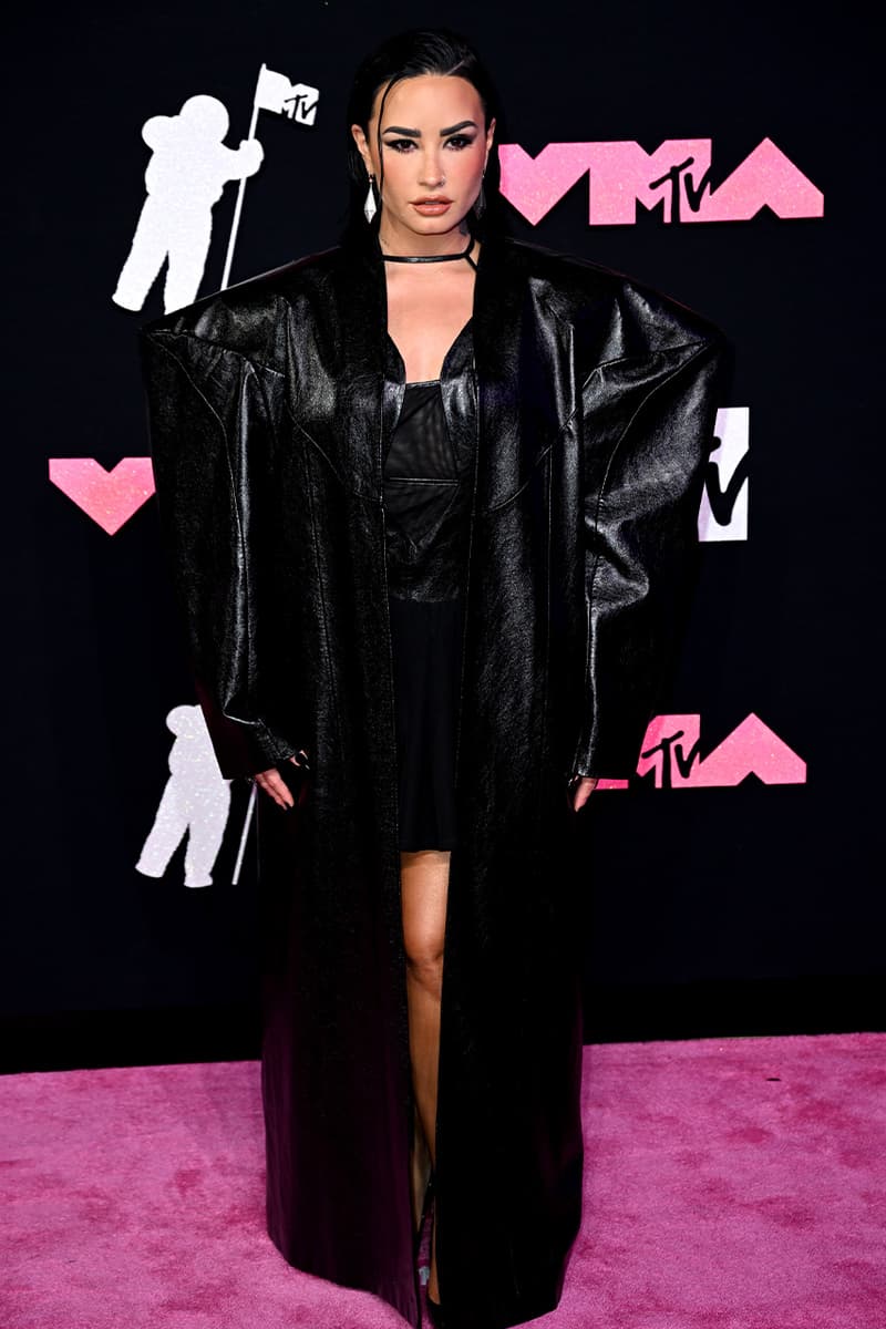 TXT부터 도자 캣까지, 2023 MTV VMA 레드 카펫 스타일 살펴보기