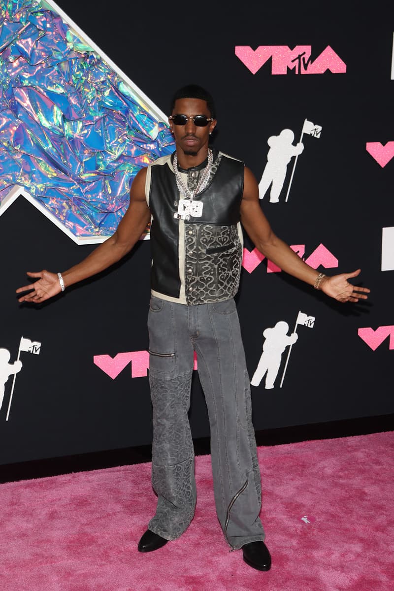 TXT부터 도자 캣까지, 2023 MTV VMA 레드 카펫 스타일 살펴보기