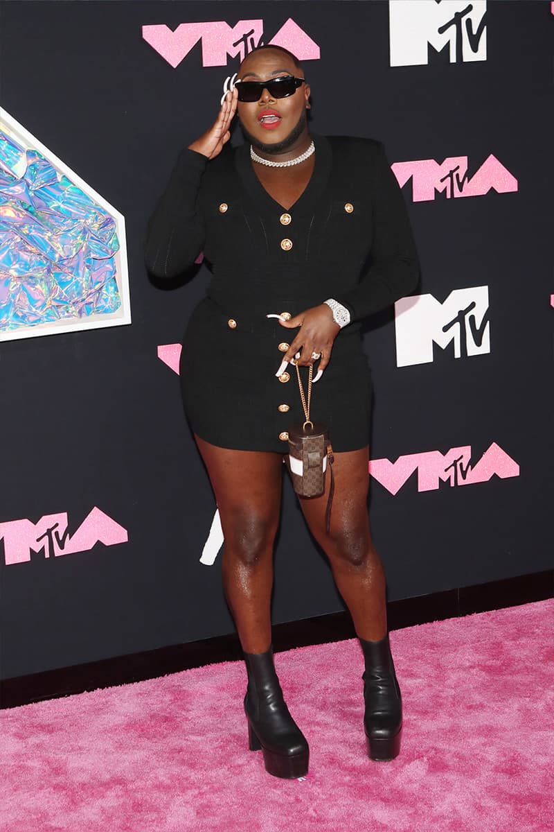 TXT부터 도자 캣까지, 2023 MTV VMA 레드 카펫 스타일 살펴보기