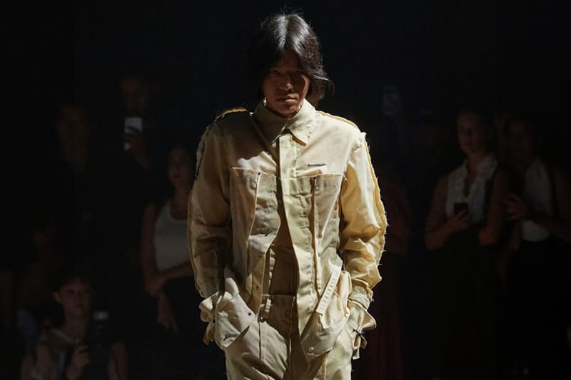 진흙탕에서 펼쳐진 엘레나 벨레즈 2024 봄, 여름 컬렉션 살펴보기