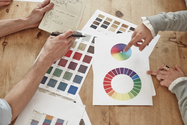 팬톤, 2024 SS 뉴욕 패션위크 주요 컬러 공개