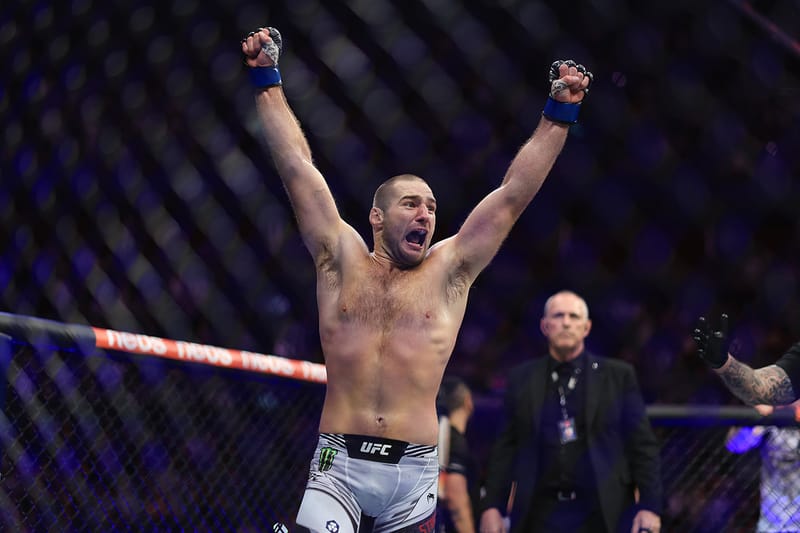 ‘언더독’ 스트릭랜드가 새로운 UFC 챔피언으로 등극했다