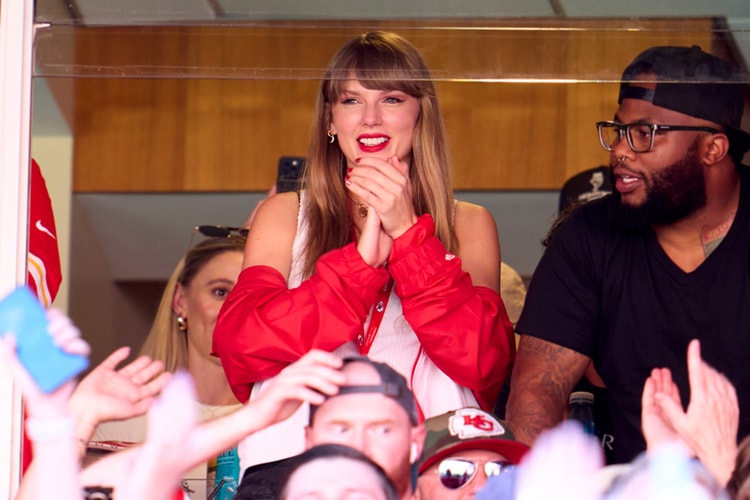 테일러 스위프트 때문에 뉴발란스 550이 품절됐다