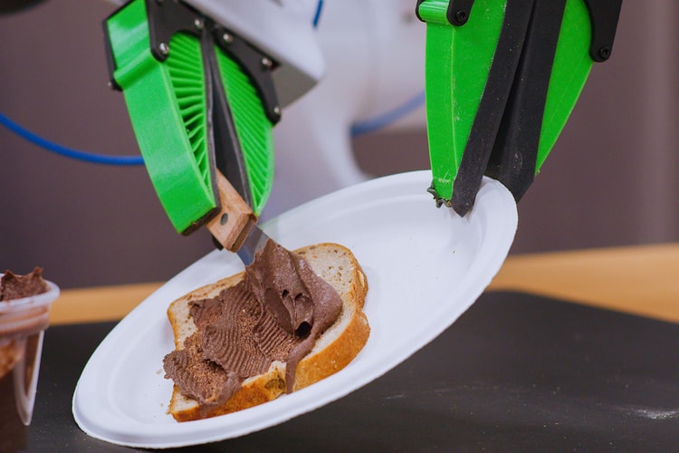 토요타가 로봇에게 ‘아침 식사 만드는 법’을 학습시키는 데에 성공했다