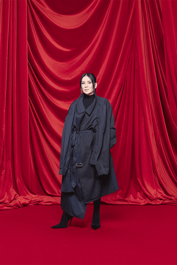 발렌시아가, 2024 SS 컬렉션 공개, balenciaga, demna gvasilia, demna, 뎀나, 발렌, 3xl 스니커즈, 3xl 스니커, 케이프 드레스, 이사벨 위베르, 다이앤 페르네
