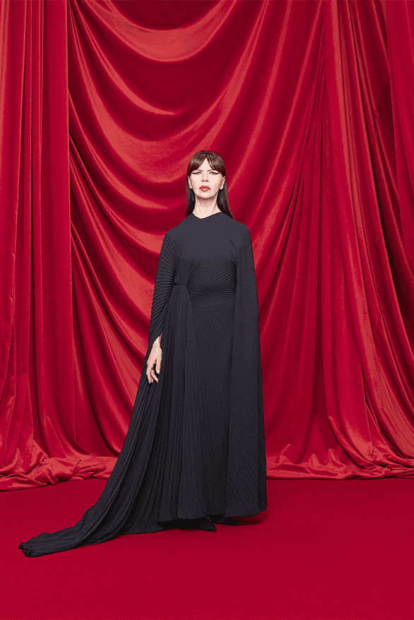 발렌시아가, 2024 SS 컬렉션 공개, balenciaga, demna gvasilia, demna, 뎀나, 발렌, 3xl 스니커즈, 3xl 스니커, 케이프 드레스, 이사벨 위베르, 다이앤 페르네