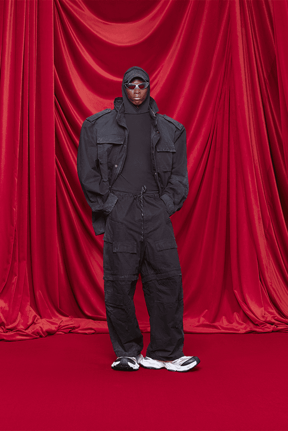발렌시아가, 2024 SS 컬렉션 공개, balenciaga, demna gvasilia, demna, 뎀나, 발렌, 3xl 스니커즈, 3xl 스니커, 케이프 드레스, 이사벨 위베르, 다이앤 페르네