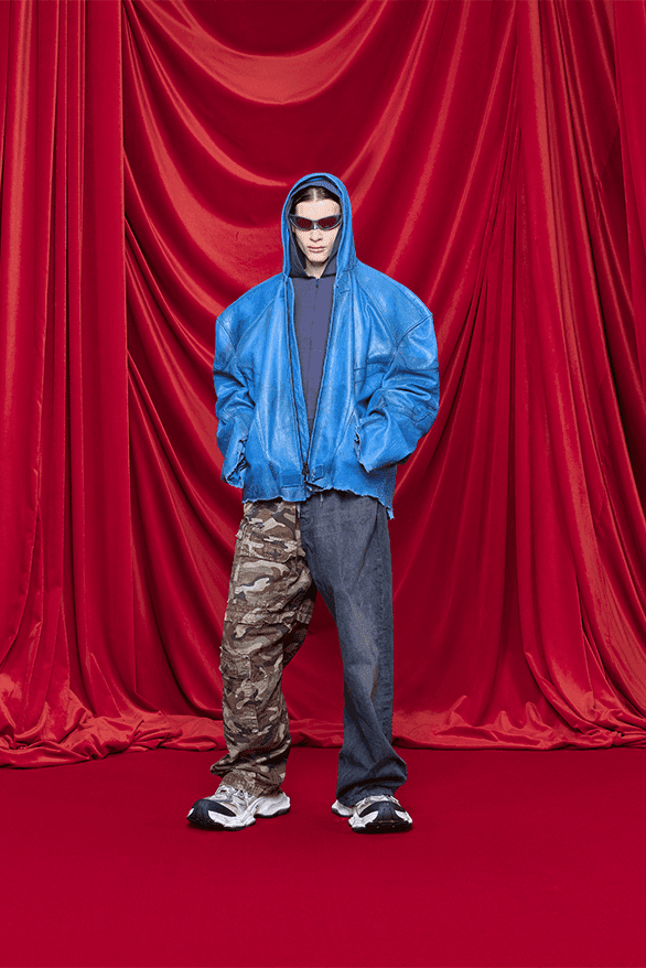 발렌시아가, 2024 SS 컬렉션 공개, balenciaga, demna gvasilia, demna, 뎀나, 발렌, 3xl 스니커즈, 3xl 스니커, 케이프 드레스, 이사벨 위베르, 다이앤 페르네