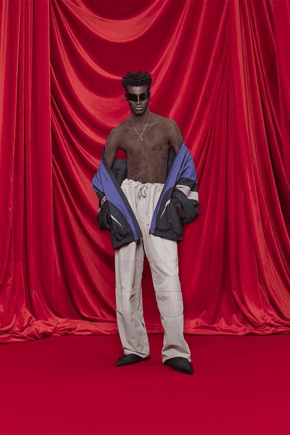 발렌시아가, 2024 SS 컬렉션 공개, balenciaga, demna gvasilia, demna, 뎀나, 발렌, 3xl 스니커즈, 3xl 스니커, 케이프 드레스, 이사벨 위베르, 다이앤 페르네