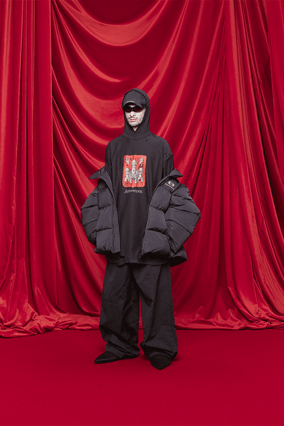 발렌시아가, 2024 SS 컬렉션 공개, balenciaga, demna gvasilia, demna, 뎀나, 발렌, 3xl 스니커즈, 3xl 스니커, 케이프 드레스, 이사벨 위베르, 다이앤 페르네