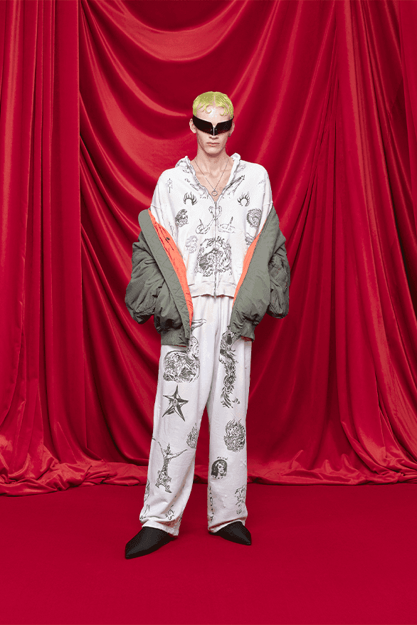 발렌시아가, 2024 SS 컬렉션 공개, balenciaga, demna gvasilia, demna, 뎀나, 발렌, 3xl 스니커즈, 3xl 스니커, 케이프 드레스, 이사벨 위베르, 다이앤 페르네