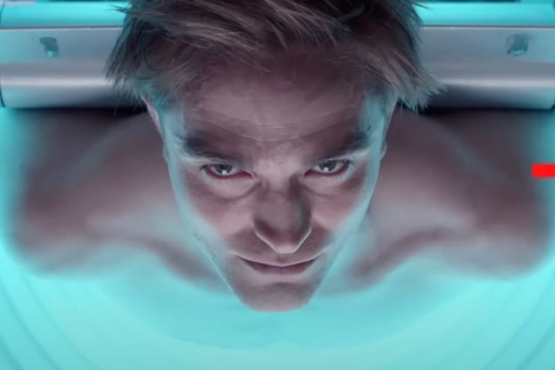 봉준호 감독의 신작 ‘미키 17’의 개봉이 연기된다?