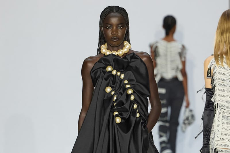 김해김 2024 SS 컬렉션 ‘누아르 에 블랑’ 살펴보기