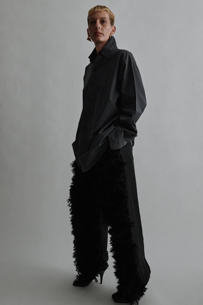 피비 파일로의 새 브랜드 룩북 살펴보기 | Hypebeast.KR | 하입비스트 피비 파일로의 첫 컬렉션 살펴보기