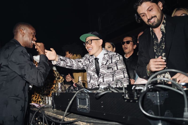 베르디 x 맥도날드 바시티 재킷의 이미지가 공개됐다