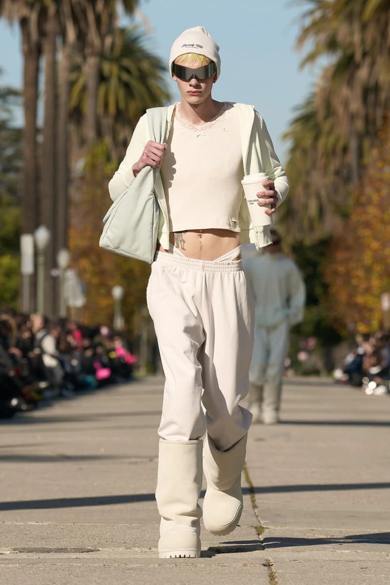 발렌시아가, 2024 프리폴 컬렉션 공개, balenciaga, pre fall, collection, bb, 에레원, 10xl 스니커, 발렌시아가 3xl 스니커, 발렌시아가 신발, 발렌시아가 스니커즈