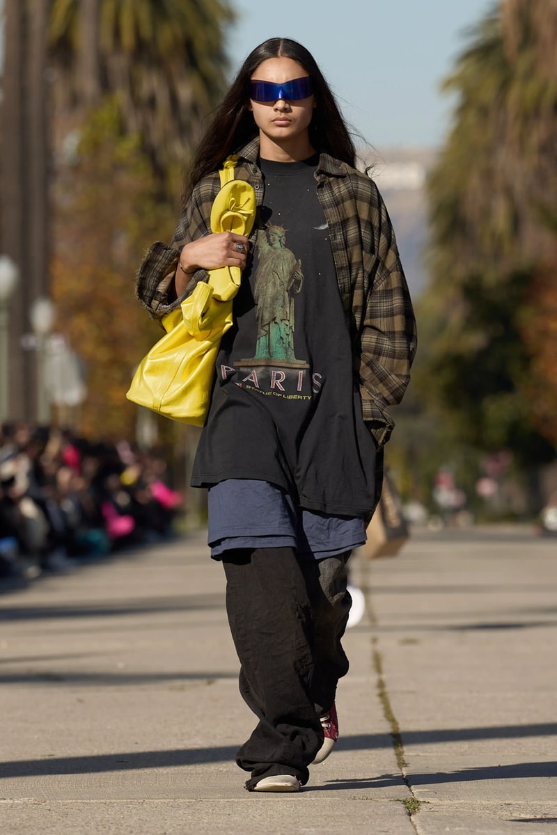 발렌시아가, 2024 프리폴 컬렉션 공개, balenciaga, pre fall, collection, bb, 에레원, 10xl 스니커, 발렌시아가 3xl 스니커, 발렌시아가 신발, 발렌시아가 스니커즈