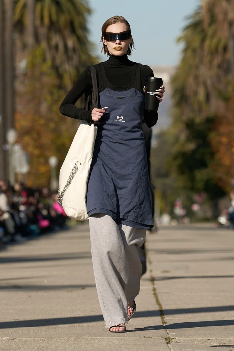 발렌시아가, 2024 프리폴 컬렉션 공개, balenciaga, pre fall, collection, bb, 에레원, 10xl 스니커, 발렌시아가 3xl 스니커, 발렌시아가 신발, 발렌시아가 스니커즈