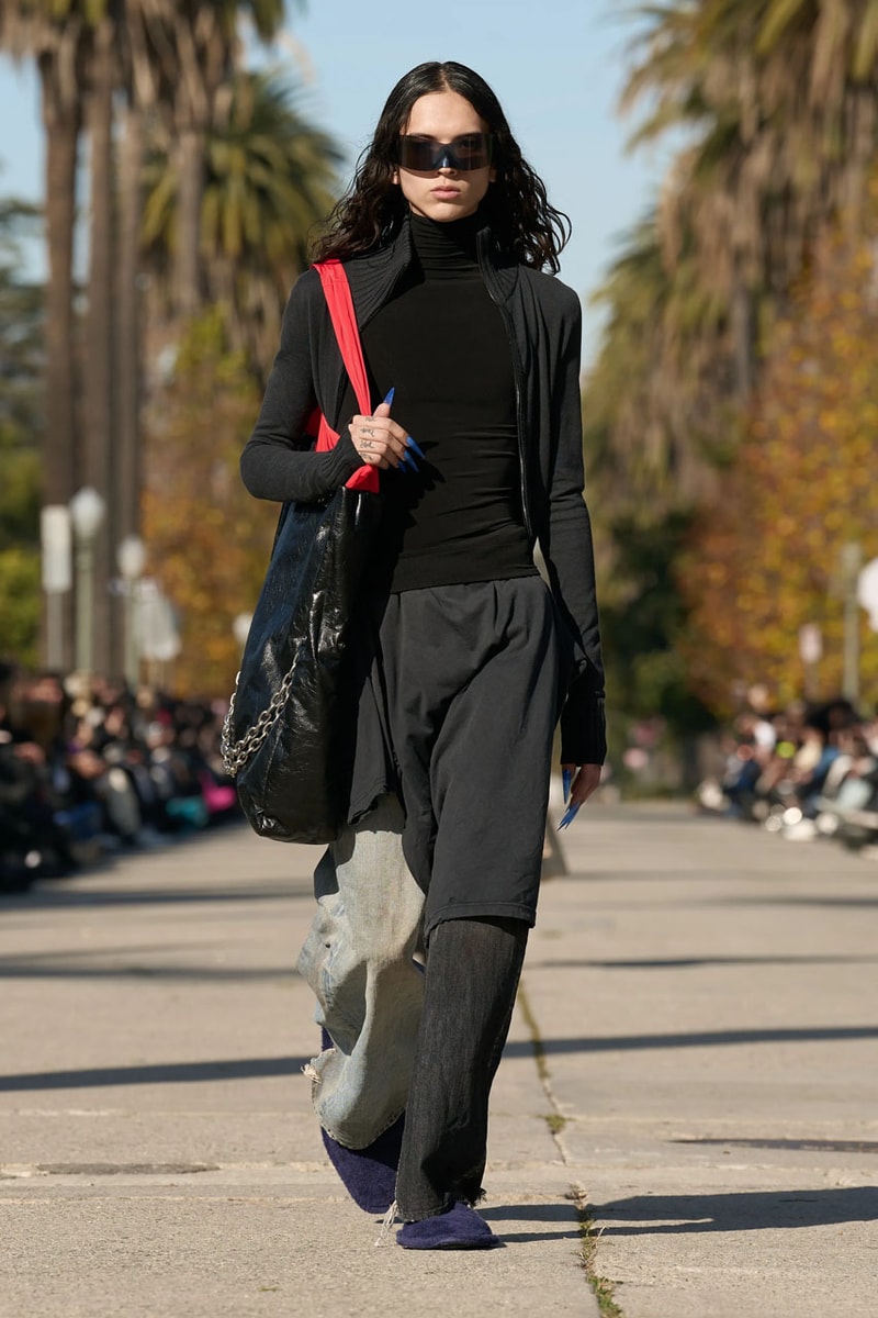 발렌시아가, 2024 프리폴 컬렉션 공개, balenciaga, pre fall, collection, bb, 에레원, 10xl 스니커, 발렌시아가 3xl 스니커, 발렌시아가 신발, 발렌시아가 스니커즈
