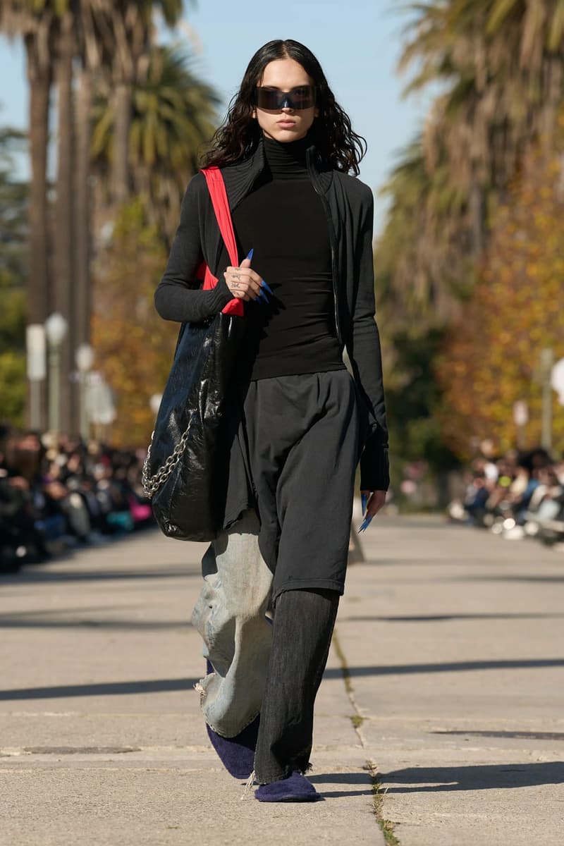 발렌시아가, 2024 프리폴 컬렉션 공개, balenciaga, pre fall, collection, bb, 에레원, 10xl 스니커, 발렌시아가 3xl 스니커, 발렌시아가 신발, 발렌시아가 스니커즈