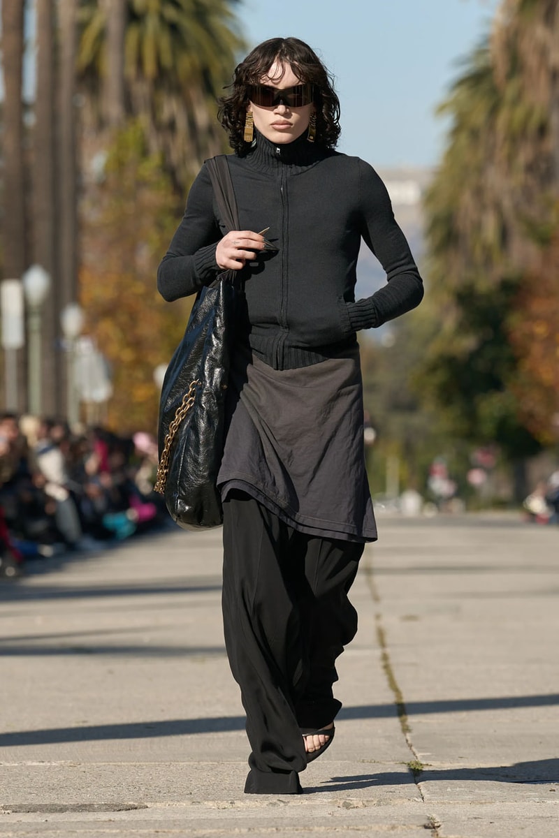 발렌시아가, 2024 프리폴 컬렉션 공개, balenciaga, pre fall, collection, bb, 에레원, 10xl 스니커, 발렌시아가 3xl 스니커, 발렌시아가 신발, 발렌시아가 스니커즈