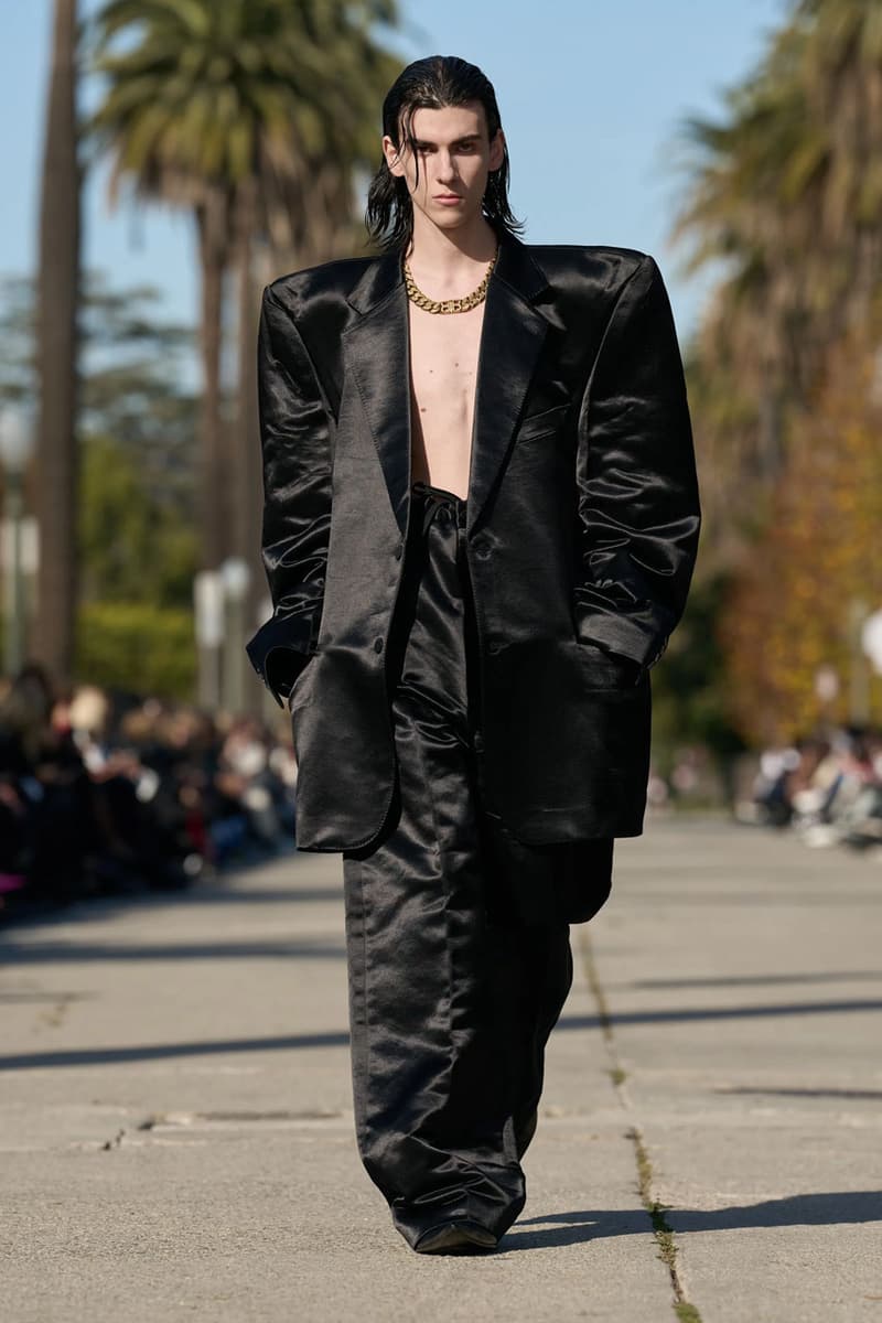 발렌시아가, 2024 프리폴 컬렉션 공개, balenciaga, pre fall, collection, bb, 에레원, 10xl 스니커, 발렌시아가 3xl 스니커, 발렌시아가 신발, 발렌시아가 스니커즈