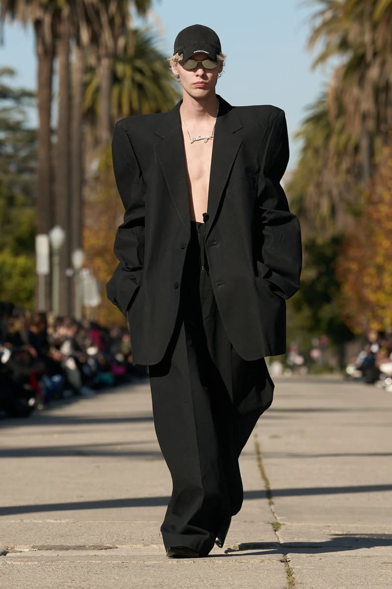 발렌시아가, 2024 프리폴 컬렉션 공개, balenciaga, pre fall, collection, bb, 에레원, 10xl 스니커, 발렌시아가 3xl 스니커, 발렌시아가 신발, 발렌시아가 스니커즈