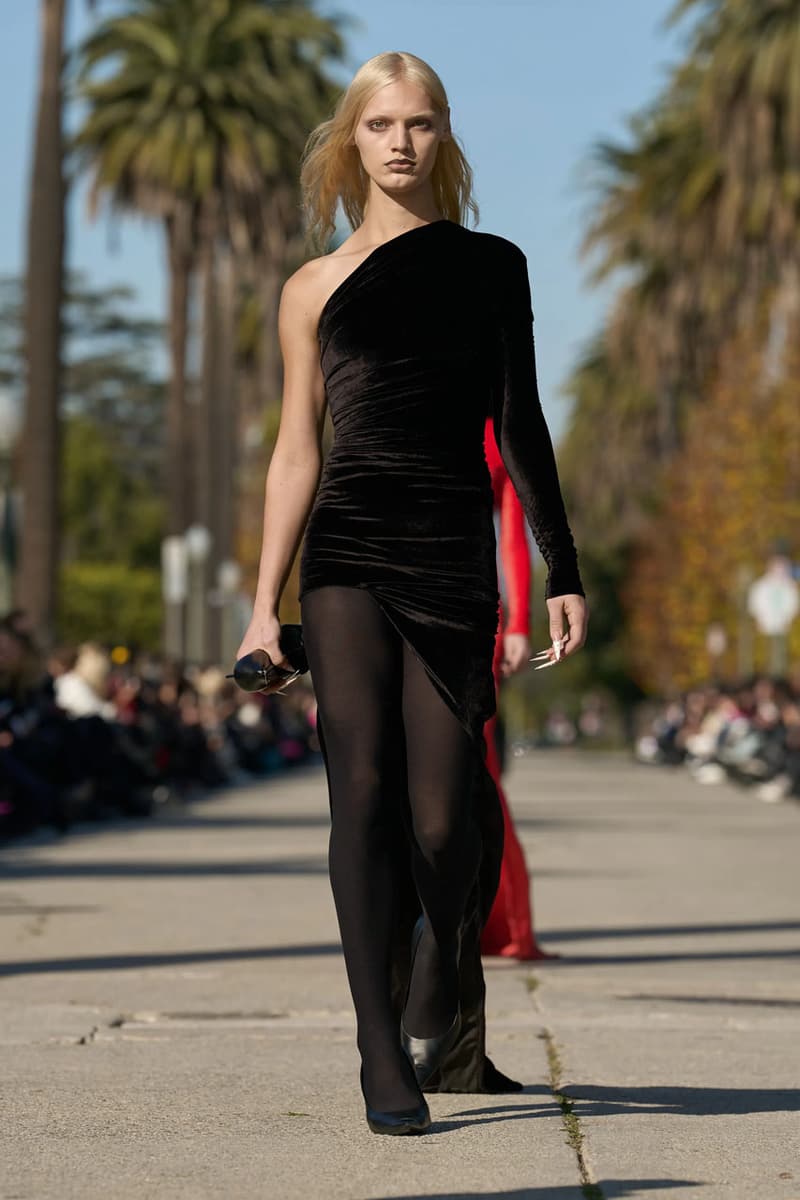 발렌시아가, 2024 프리폴 컬렉션 공개, balenciaga, pre fall, collection, bb, 에레원, 10xl 스니커, 발렌시아가 3xl 스니커, 발렌시아가 신발, 발렌시아가 스니커즈