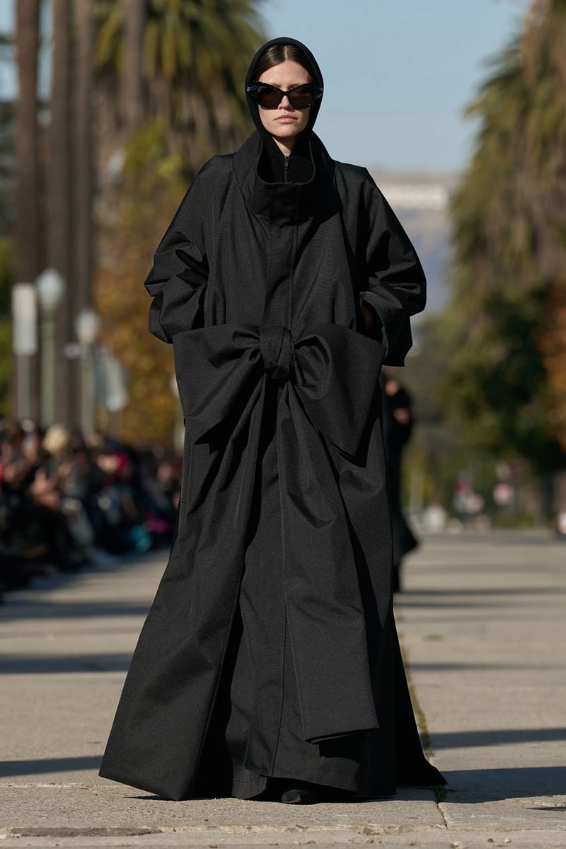발렌시아가, 2024 프리폴 컬렉션 공개, balenciaga, pre fall, collection, bb, 에레원, 10xl 스니커, 발렌시아가 3xl 스니커, 발렌시아가 신발, 발렌시아가 스니커즈