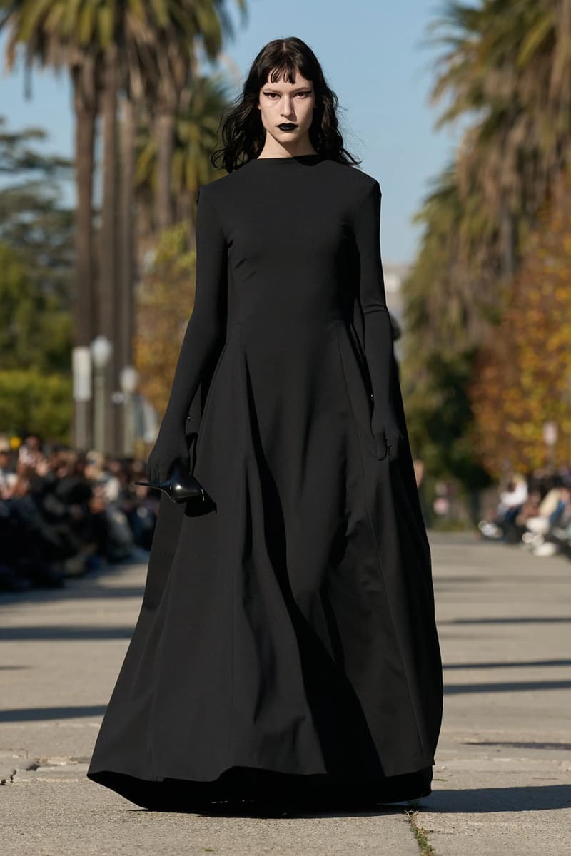 발렌시아가, 2024 프리폴 컬렉션 공개, balenciaga, pre fall, collection, bb, 에레원, 10xl 스니커, 발렌시아가 3xl 스니커, 발렌시아가 신발, 발렌시아가 스니커즈