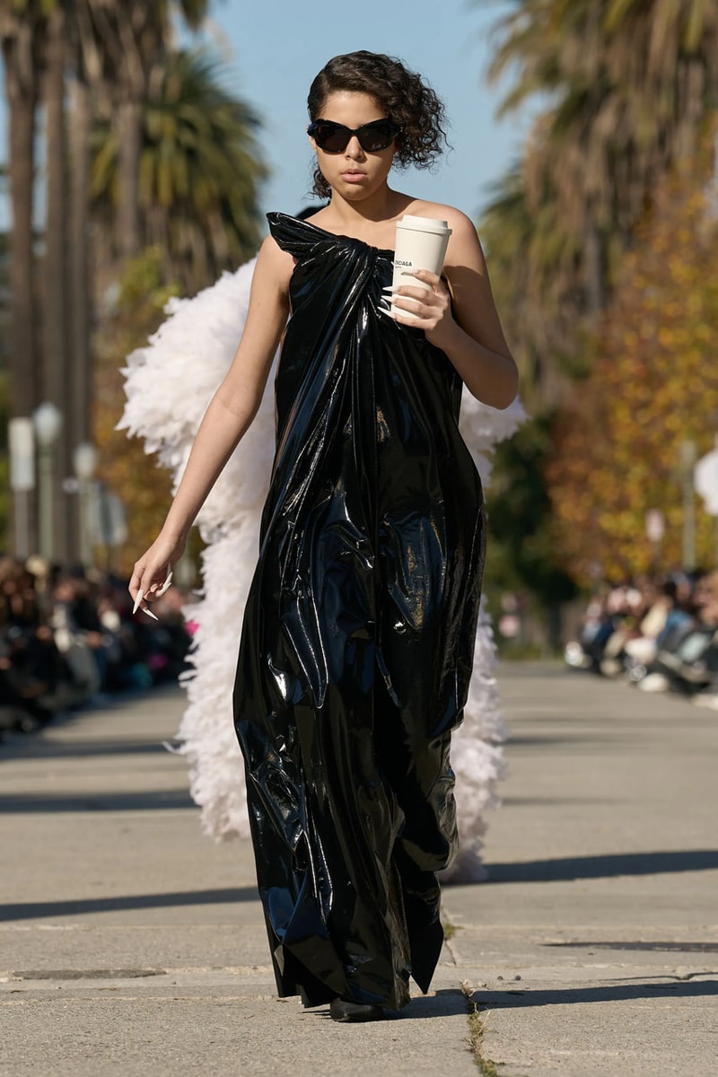 발렌시아가, 2024 프리폴 컬렉션 공개, balenciaga, pre fall, collection, bb, 에레원, 10xl 스니커, 발렌시아가 3xl 스니커, 발렌시아가 신발, 발렌시아가 스니커즈