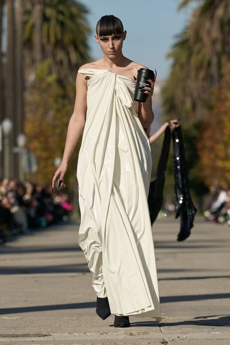 발렌시아가, 2024 프리폴 컬렉션 공개, balenciaga, pre fall, collection, bb, 에레원, 10xl 스니커, 발렌시아가 3xl 스니커, 발렌시아가 신발, 발렌시아가 스니커즈