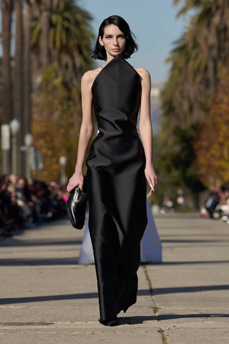 발렌시아가, 2024 프리폴 컬렉션 공개, balenciaga, pre fall, collection, bb, 에레원, 10xl 스니커, 발렌시아가 3xl 스니커, 발렌시아가 신발, 발렌시아가 스니커즈