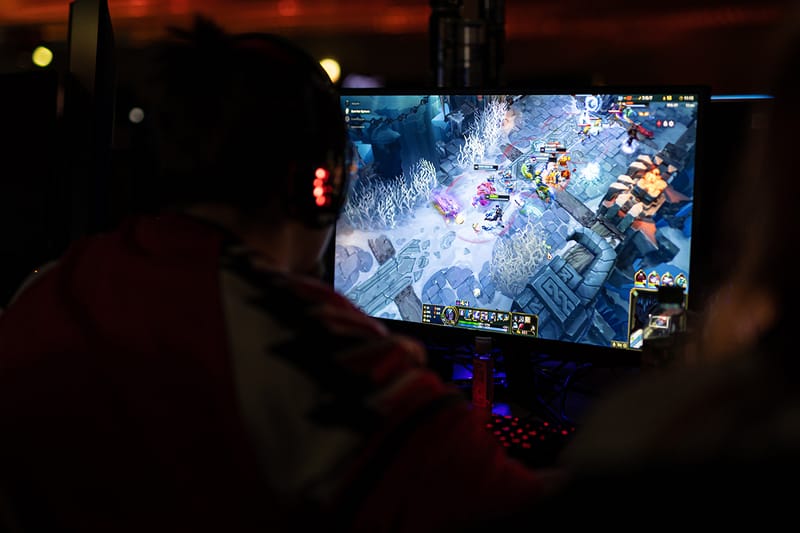 ‘리그 오브 레전드’ 미니맵 대신 읽어주는 모니터가 공개됐다