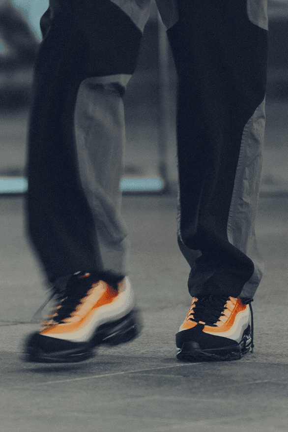 로렌츠.OG의 커스텀 나이키 에어 맥스 95 ‘더스크’와 ‘볼케이노’가 판매된다