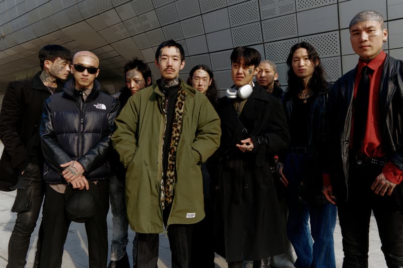 2024 FW 시즌 서울 패션위크 스트리트 스타일 살펴보기, street style, street fashion, 패션위크, 서울 패션 위크, 스트리트 패션, 스트리트스타일, 와코 마리아, 발렌시아가 코디, 와코마리아 스타일링, 터키석, 고로스 스타일, 고로스 스타일링, 패션위크 코디, 참고할만한 코디, 남자 코디, 패션위크, 서울패션위크, 노스페이스 눕시 코디