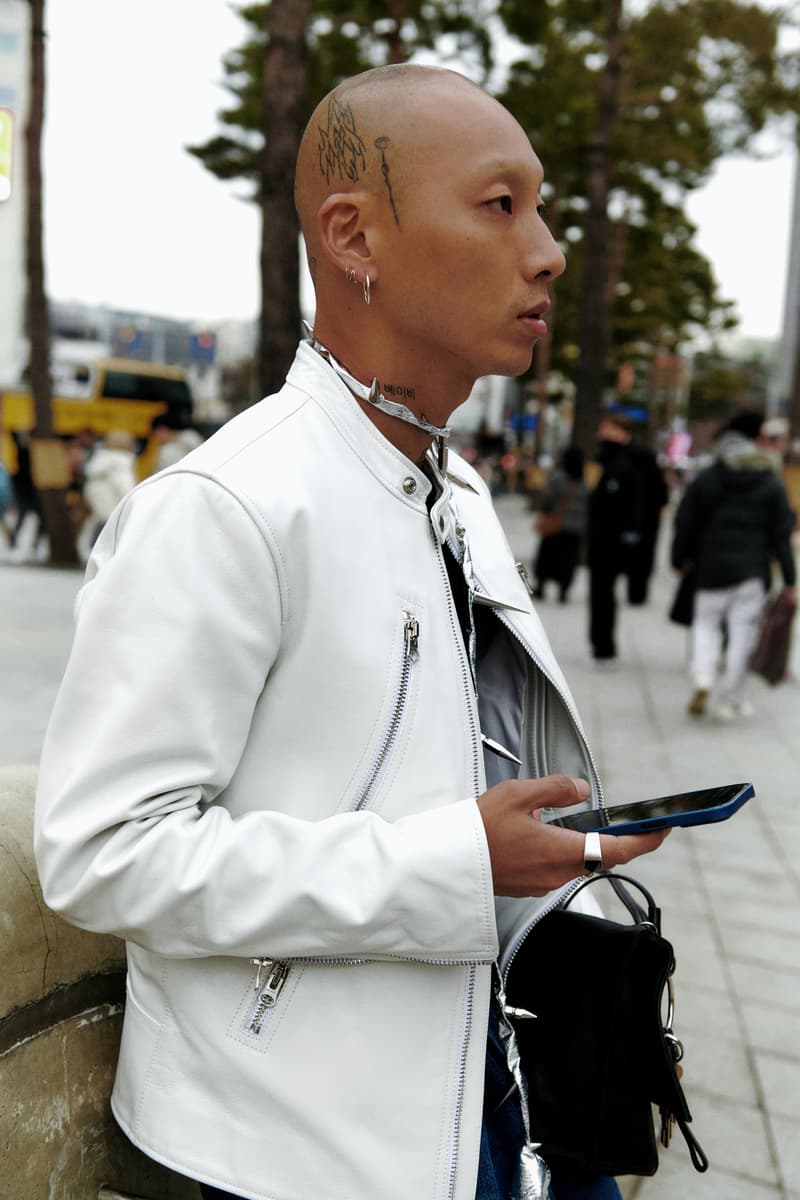 2024 FW 시즌 서울 패션위크 스트리트 스타일 살펴보기, street style, street fashion, 패션위크, 서울 패션 위크, 스트리트 패션, 스트리트스타일, 와코 마리아, 발렌시아가 코디, 와코마리아 스타일링, 터키석, 고로스 스타일, 고로스 스타일링, 패션위크 코디, 참고할만한 코디, 남자 코디, 패션위크, 서울패션위크, 노스페이스 눕시 코디