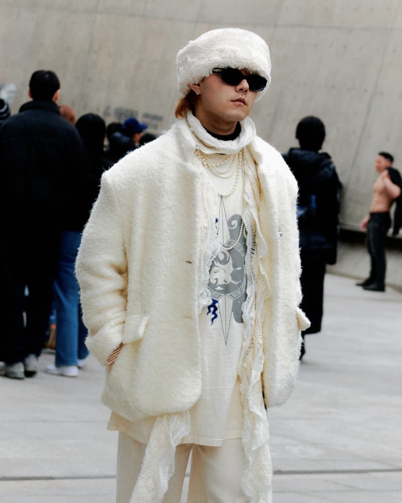 2024 FW 시즌 서울 패션위크 스트리트 스타일 살펴보기, street style, street fashion, 패션위크, 서울 패션 위크, 스트리트 패션, 스트리트스타일, 와코 마리아, 발렌시아가 코디, 와코마리아 스타일링, 터키석, 고로스 스타일, 고로스 스타일링, 패션위크 코디, 참고할만한 코디, 남자 코디, 패션위크, 서울패션위크, 노스페이스 눕시 코디