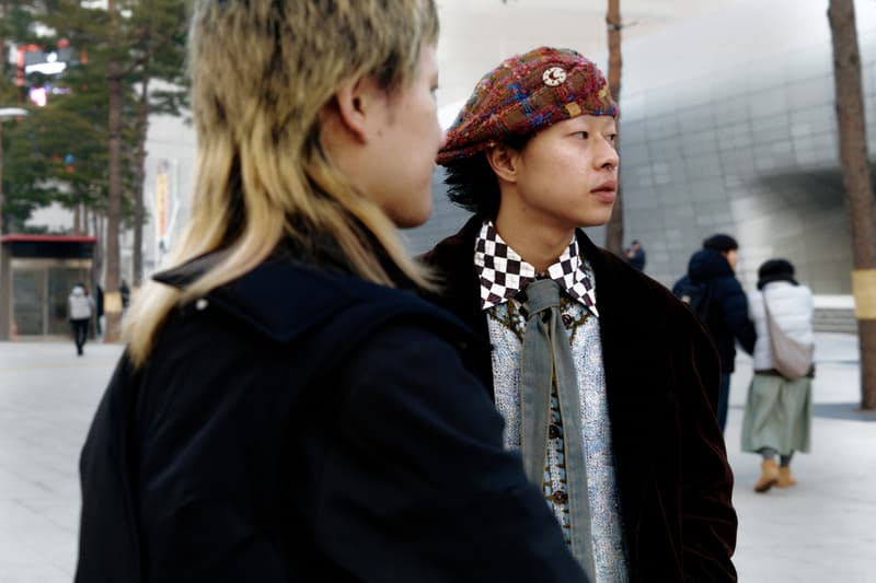 2024 FW 시즌 서울 패션위크 스트리트 스타일 살펴보기, street style, street fashion, 패션위크, 서울 패션 위크, 스트리트 패션, 스트리트스타일, 와코 마리아, 발렌시아가 코디, 와코마리아 스타일링, 터키석, 고로스 스타일, 고로스 스타일링, 패션위크 코디, 참고할만한 코디, 남자 코디, 패션위크, 서울패션위크, 노스페이스 눕시 코디