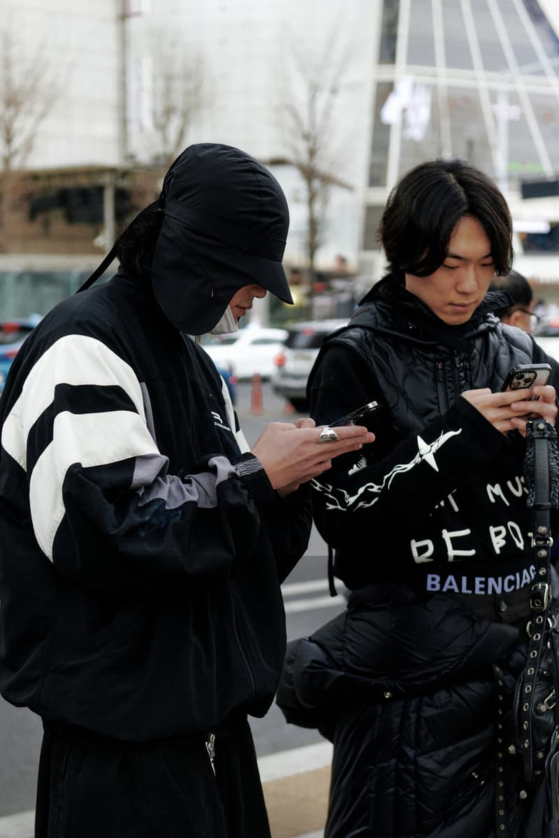 2024 FW 시즌 서울 패션위크 스트리트 스타일 살펴보기, street style, street fashion, 패션위크, 서울 패션 위크, 스트리트 패션, 스트리트스타일, 와코 마리아, 발렌시아가 코디, 와코마리아 스타일링, 터키석, 고로스 스타일, 고로스 스타일링, 패션위크 코디, 참고할만한 코디, 남자 코디, 패션위크, 서울패션위크, 노스페이스 눕시 코디