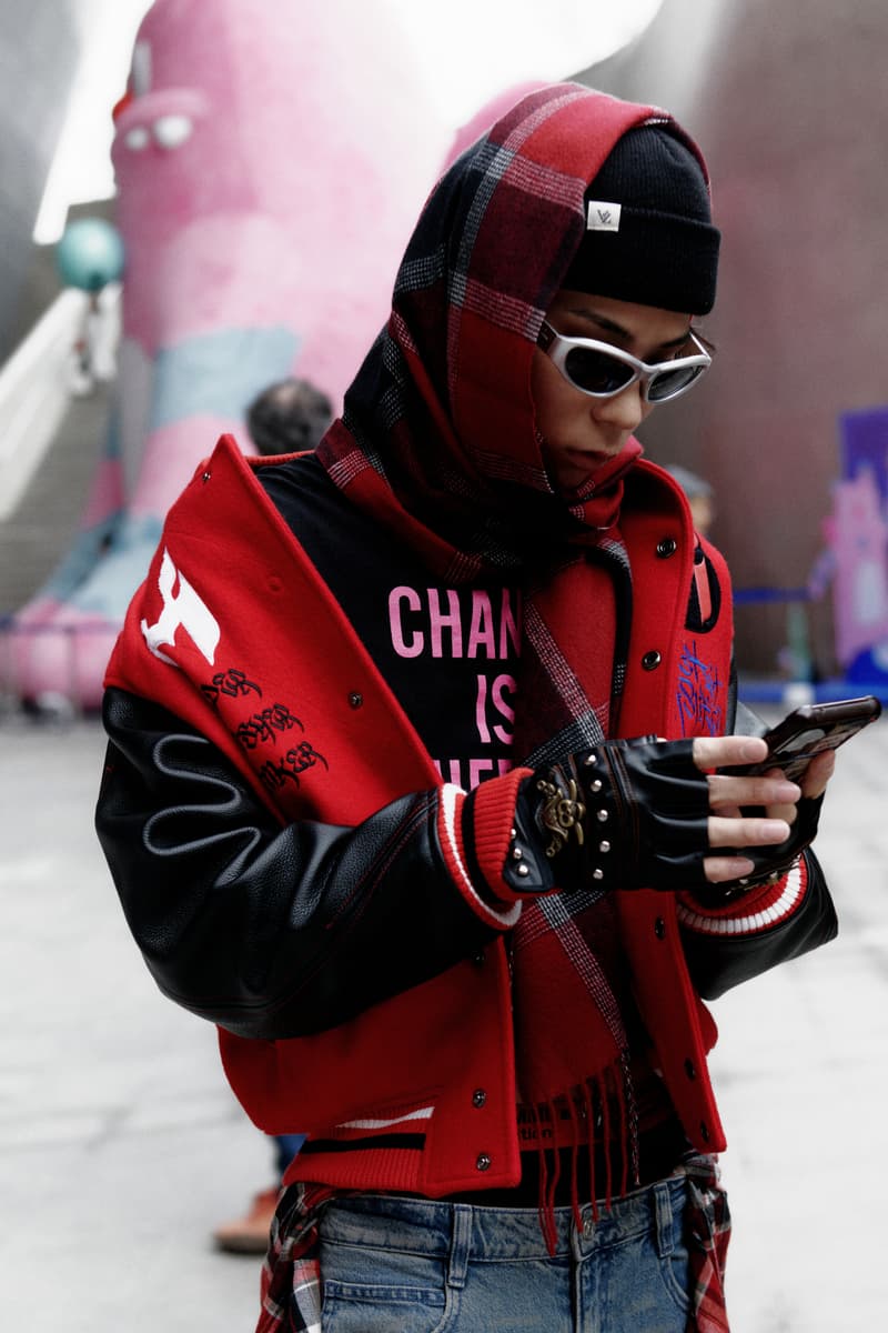 2024 FW 시즌 서울 패션위크 스트리트 스타일 살펴보기, street style, street fashion, 패션위크, 서울 패션 위크, 스트리트 패션, 스트리트스타일, 와코 마리아, 발렌시아가 코디, 와코마리아 스타일링, 터키석, 고로스 스타일, 고로스 스타일링, 패션위크 코디, 참고할만한 코디, 남자 코디, 패션위크, 서울패션위크, 노스페이스 눕시 코디