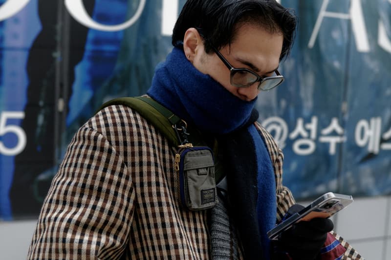 2024 FW 시즌 서울 패션위크 스트리트 스타일 살펴보기, street style, street fashion, 패션위크, 서울 패션 위크, 스트리트 패션, 스트리트스타일, 와코 마리아, 발렌시아가 코디, 와코마리아 스타일링, 터키석, 고로스 스타일, 고로스 스타일링, 패션위크 코디, 참고할만한 코디, 남자 코디, 패션위크, 서울패션위크, 노스페이스 눕시 코디