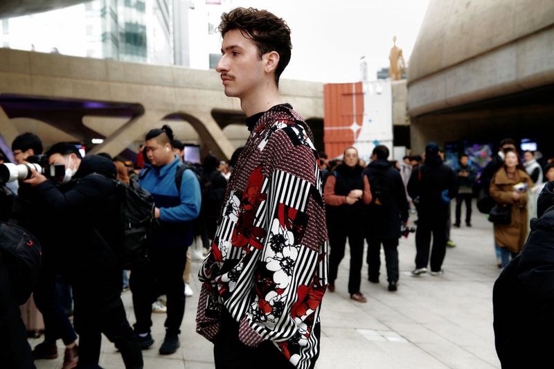 2024 FW 시즌 서울 패션위크 스트리트 스타일 살펴보기, street style, street fashion, 패션위크, 서울 패션 위크, 스트리트 패션, 스트리트스타일, 와코 마리아, 발렌시아가 코디, 와코마리아 스타일링, 터키석, 고로스 스타일, 고로스 스타일링, 패션위크 코디, 참고할만한 코디, 남자 코디, 패션위크, 서울패션위크, 노스페이스 눕시 코디