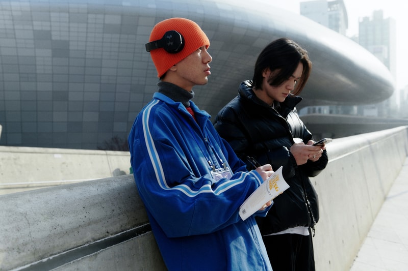 2024 FW 시즌 서울 패션위크 스트리트 스타일 살펴보기, street style, street fashion, 패션위크, 서울 패션 위크, 스트리트 패션, 스트리트스타일, 와코 마리아, 발렌시아가 코디, 와코마리아 스타일링, 터키석, 고로스 스타일, 고로스 스타일링, 패션위크 코디, 참고할만한 코디, 남자 코디, 패션위크, 서울패션위크, 노스페이스 눕시 코디